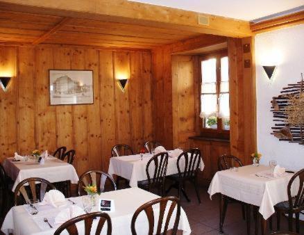 Chez Gilles Hotel Resto Bar Sa La Chaux De Fonds Esterno foto